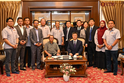 The delegation led by President Wang Fazhou visited Malaysia